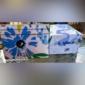 🦋 NWT Kate Spade Blue and Green Floral Card Holder